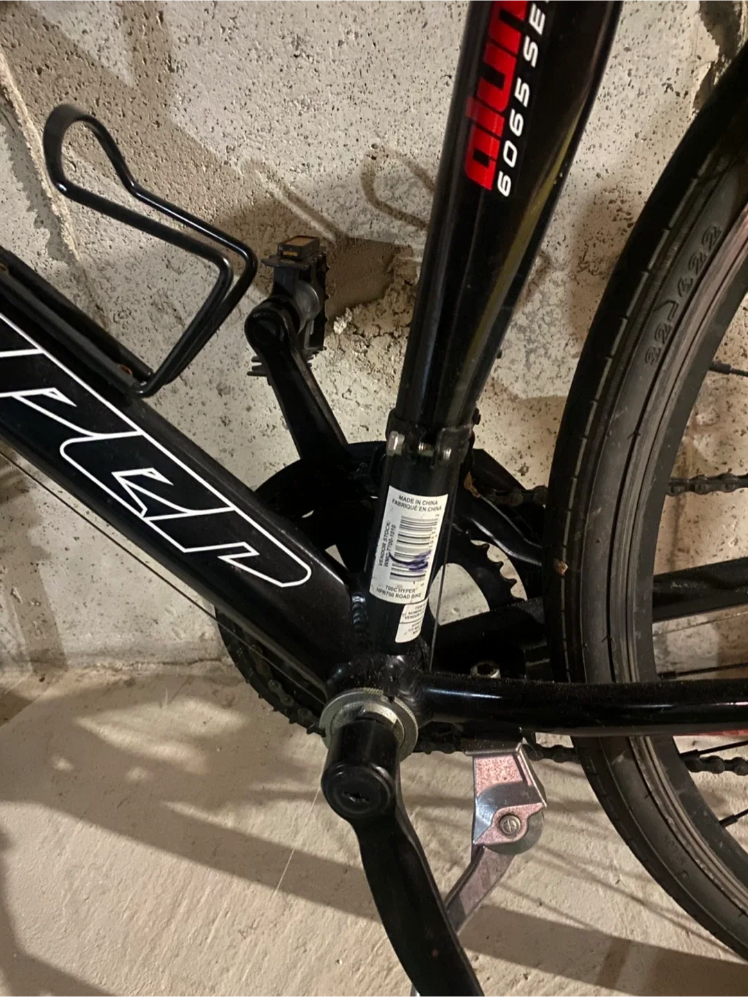 Hyper Road Bike - Red & Black image indicator(7)