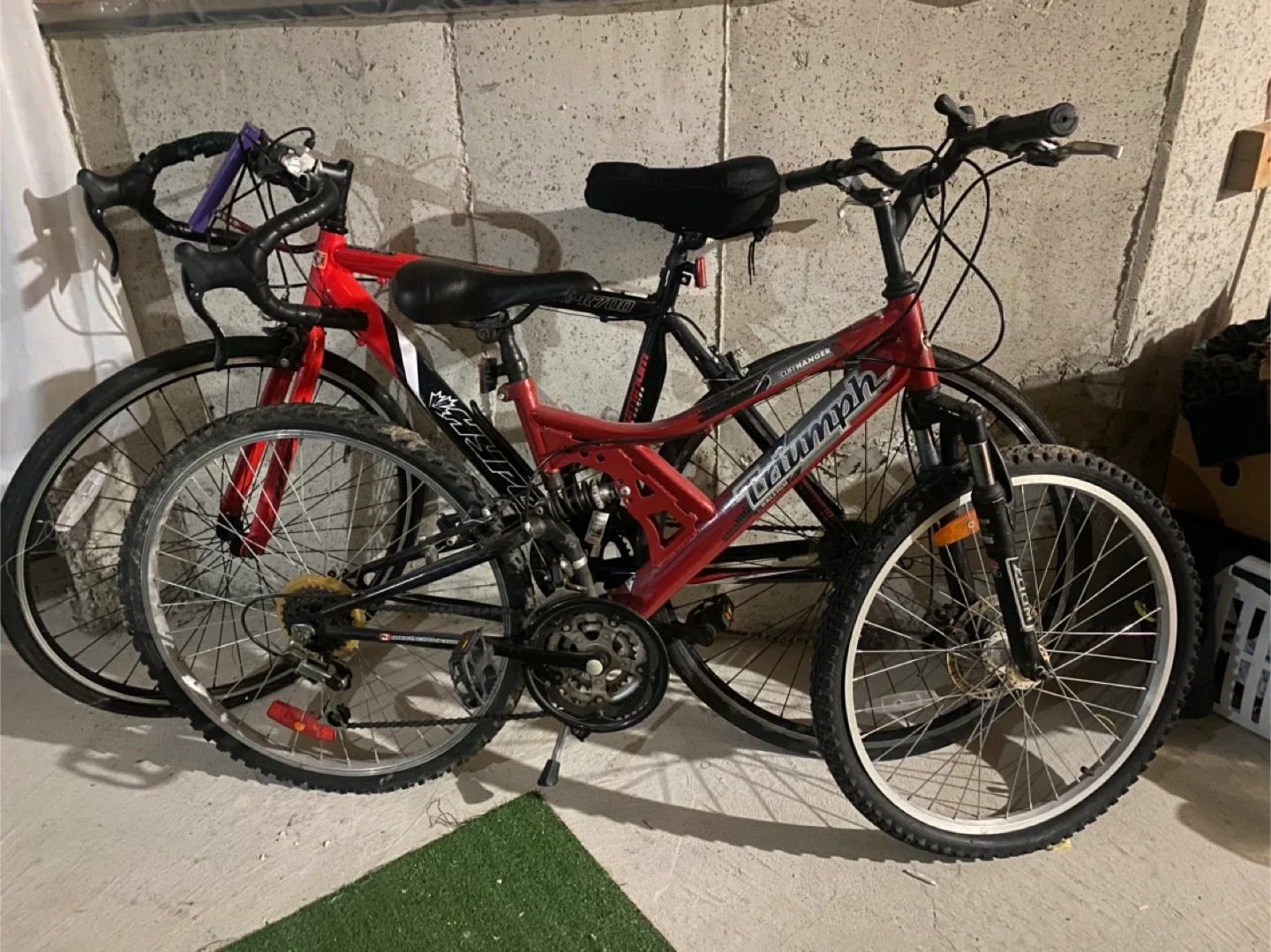 Hyper Road Bike - Red & Black image indicator(9)