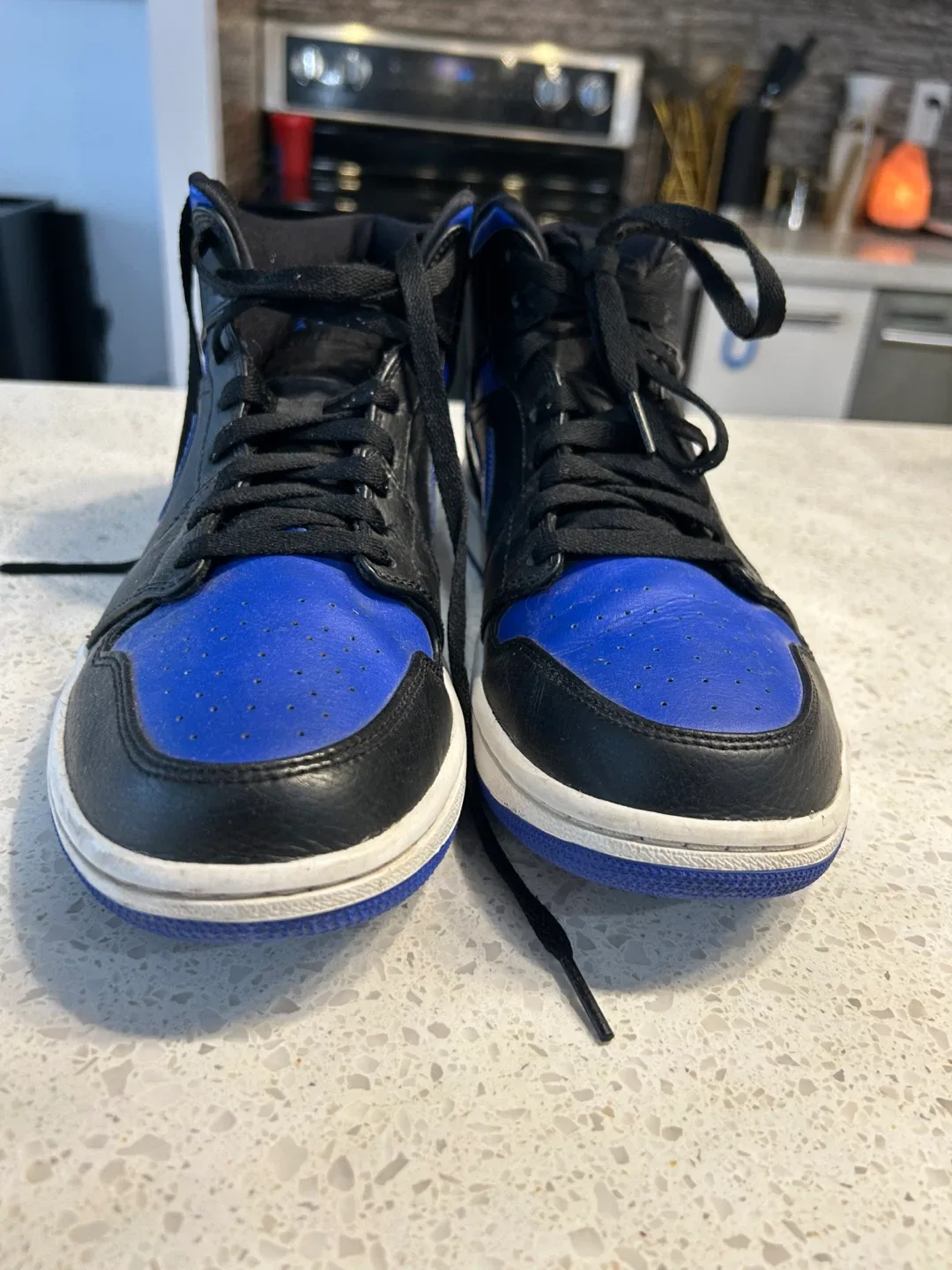 Air Jordan 1 Mid Hyper Royal Black Size 10 image indicator(2)
