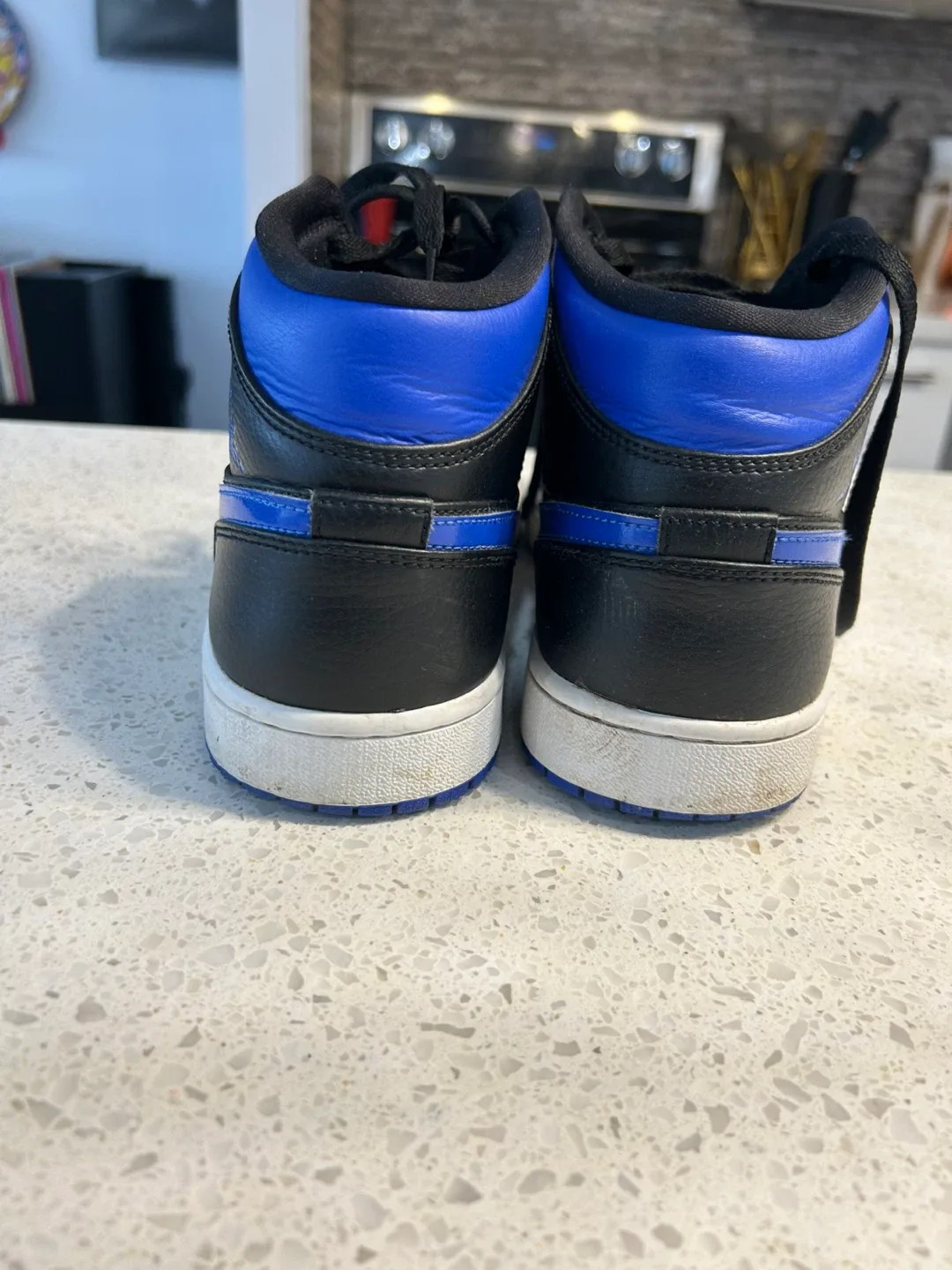 Air Jordan 1 Mid Hyper Royal Black Size 10 image indicator(3)