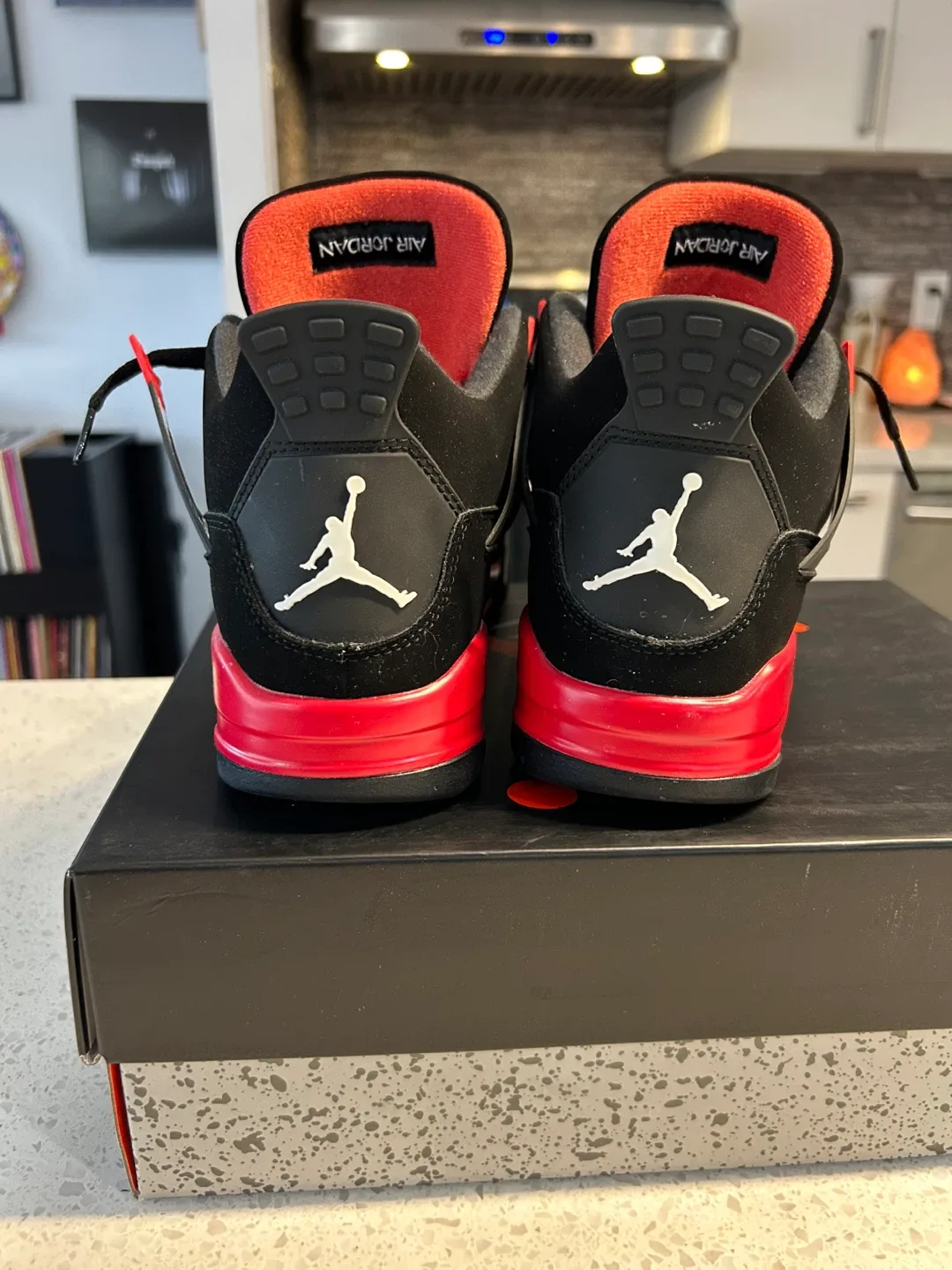 Air Jordan 4 Retro Bred image indicator(3)