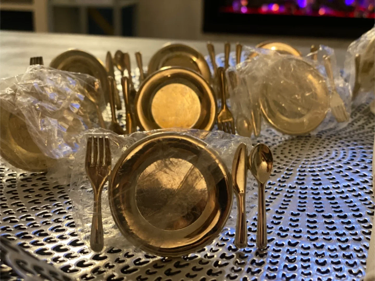Silver Placemats with Napkin Rings thumbnail