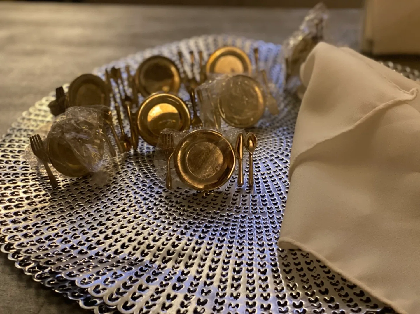 Silver Placemats with Napkin Rings image indicator(3)