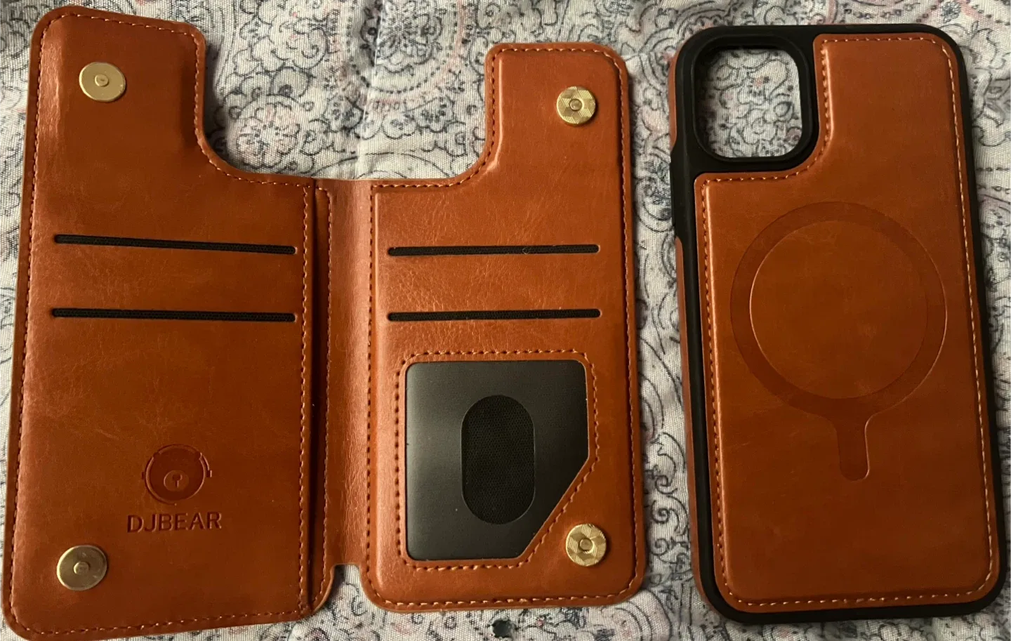 (iPhone 11/Size 6.1) Brown Leather Wallet Case image indicator(2)