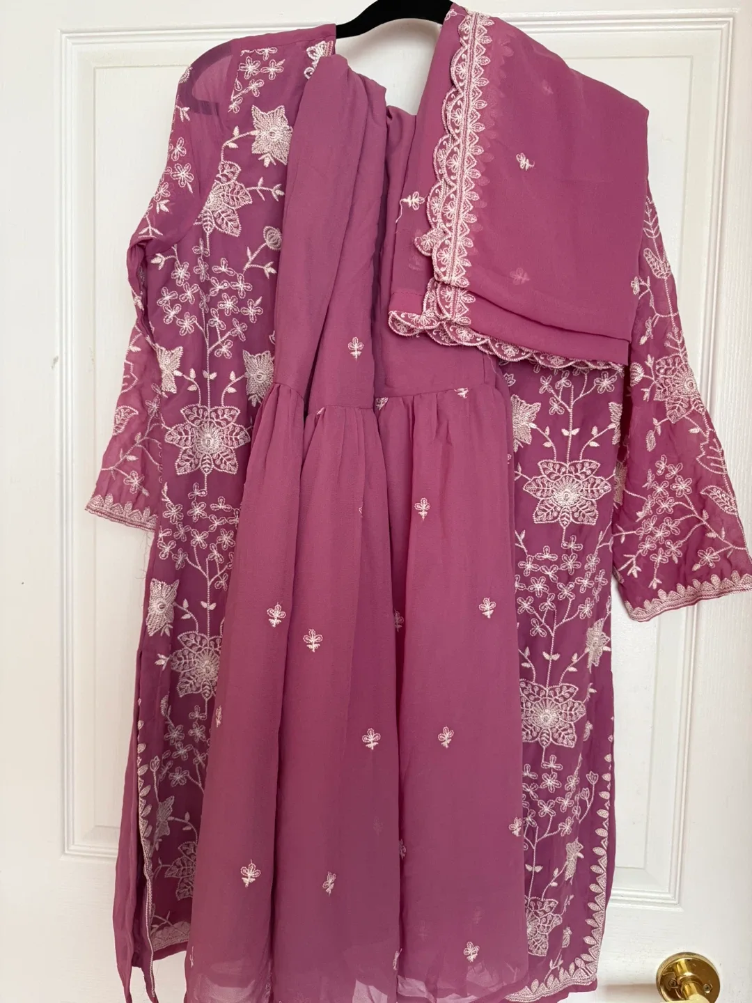 Embroidered Kurta Set - XL( ✅ Price Negotiable) WORN ONCE ONLY!! image indicator(3)