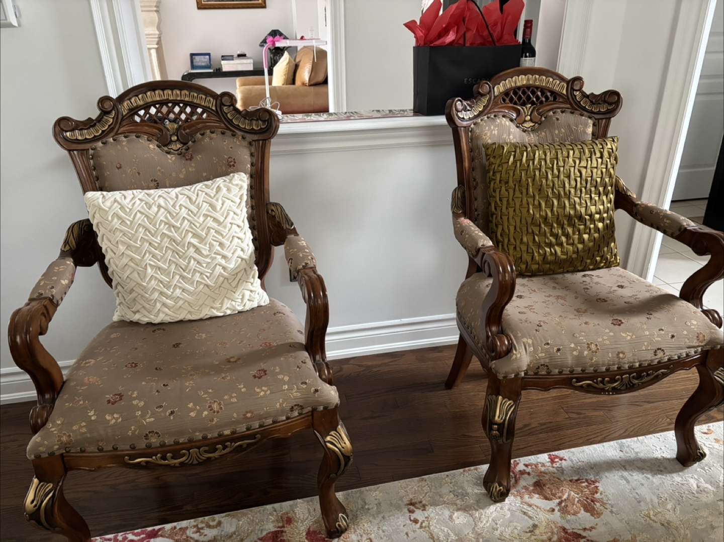 Loveseat & Chairs Set - photo 2