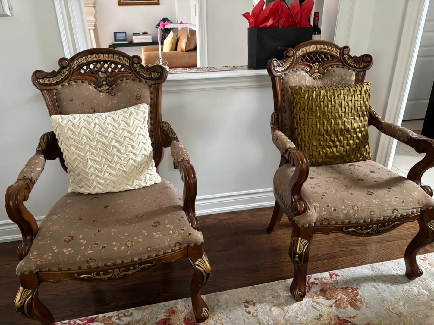 Loveseat & Chairs Set image indicator(2)