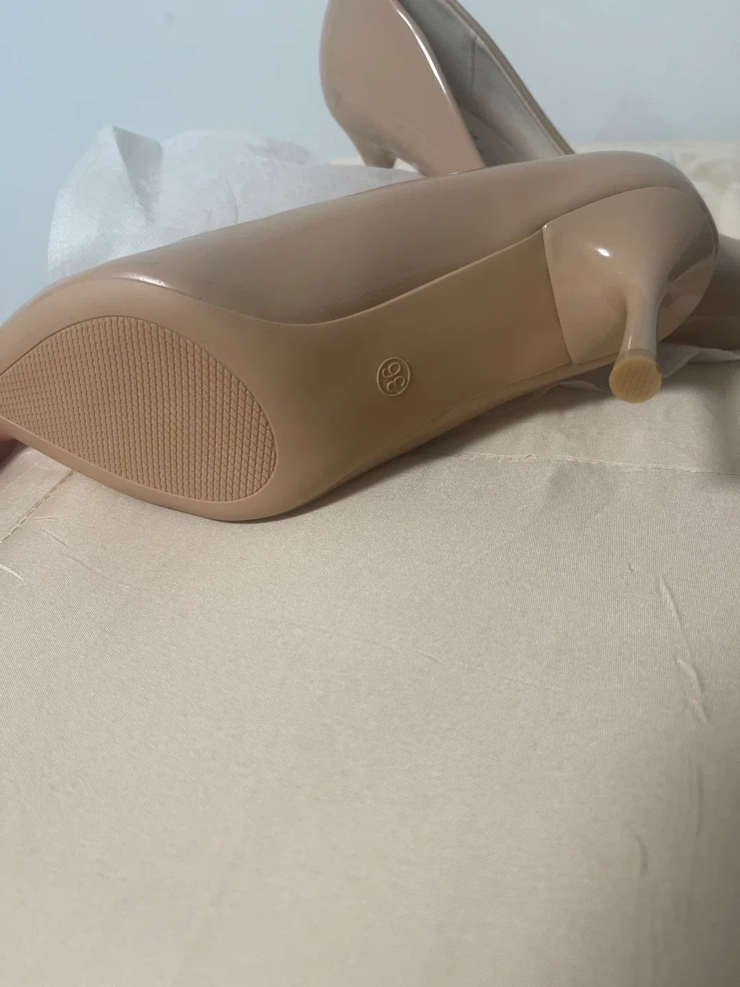 Yuanzhilin Beige Heels, Size 36 image indicator(3)