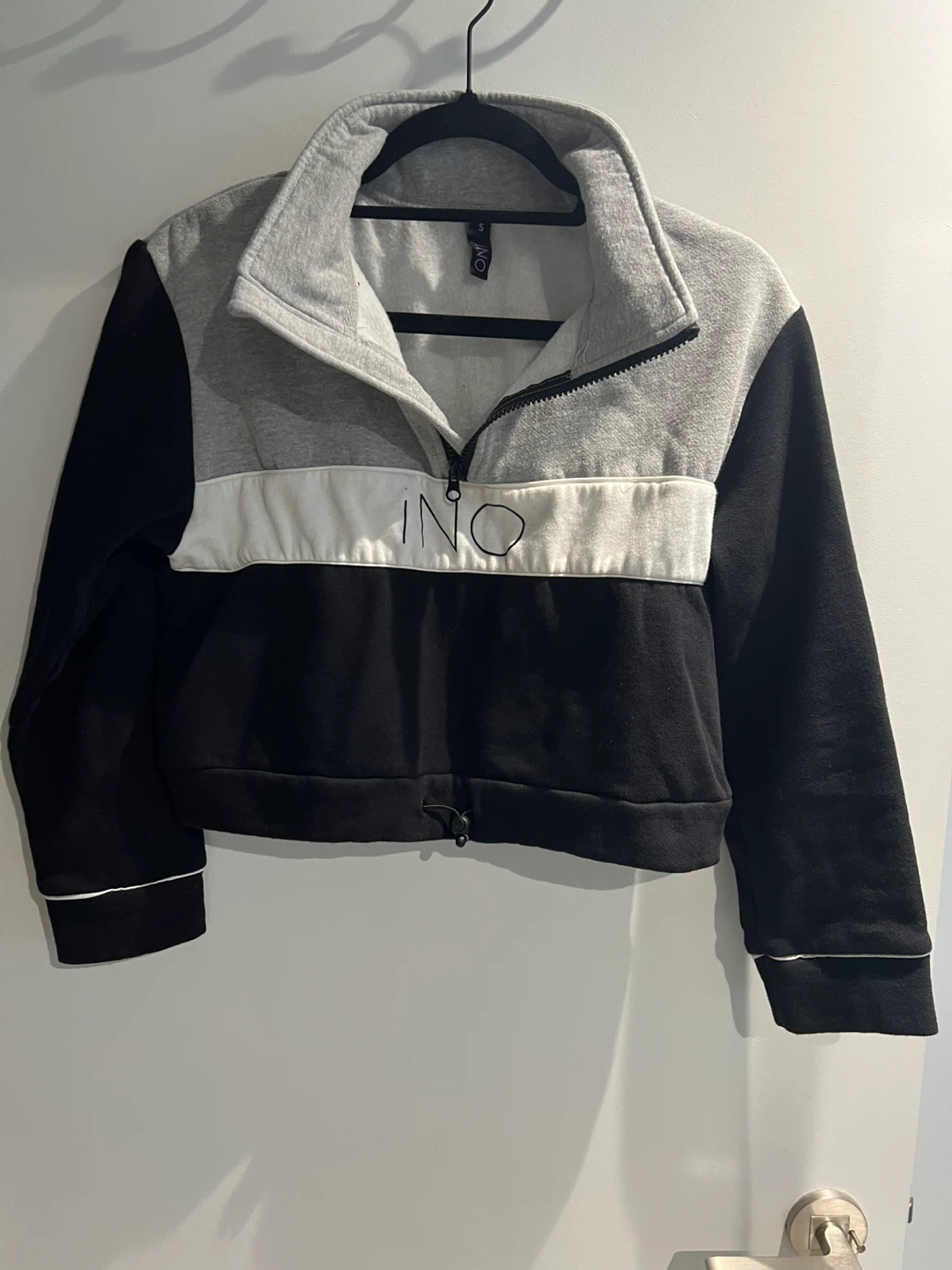 INO Colour Block Cropped Pullover - Size Small - photo 2