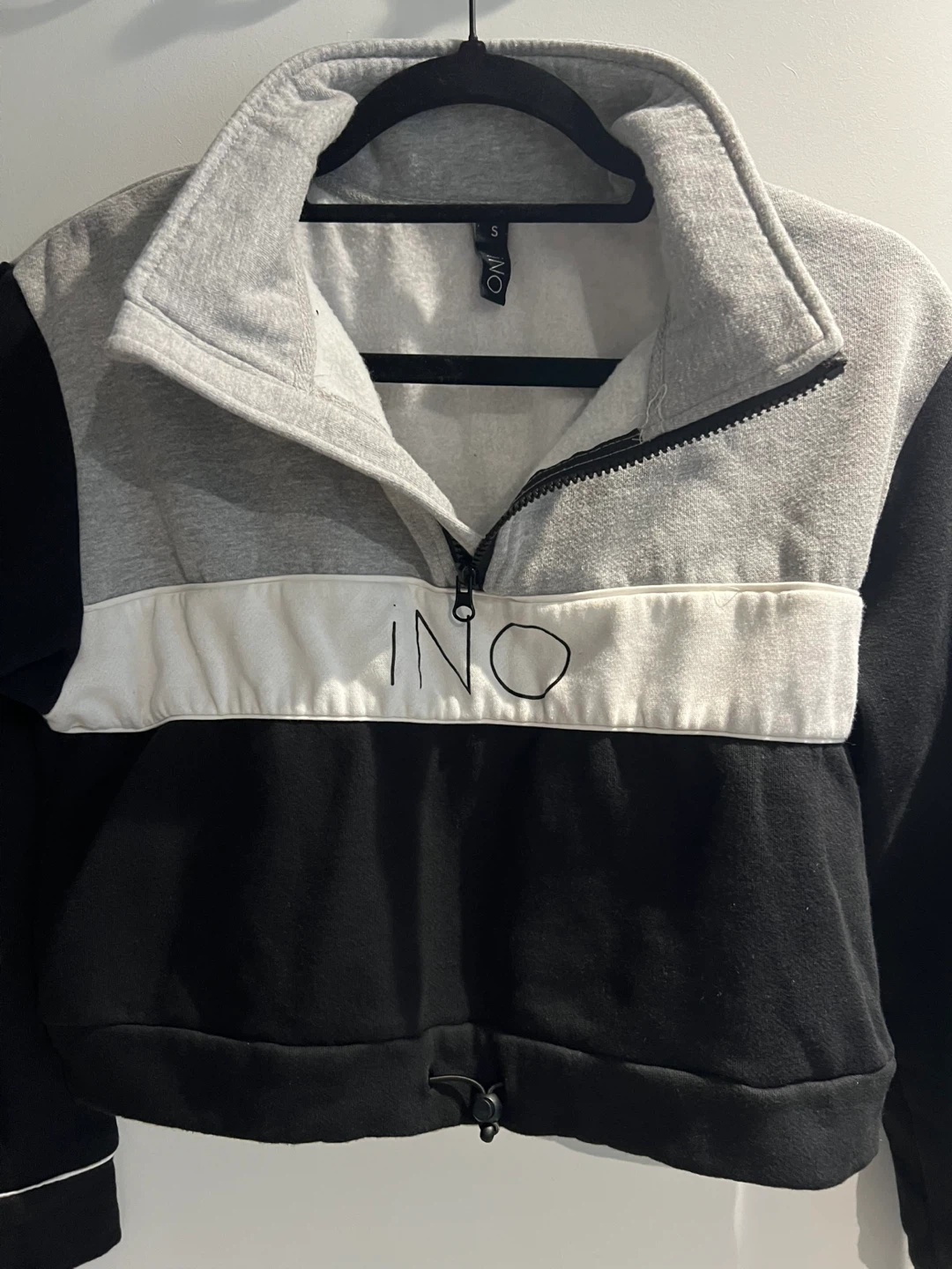 INO Colour Block Cropped Pullover - Size Small