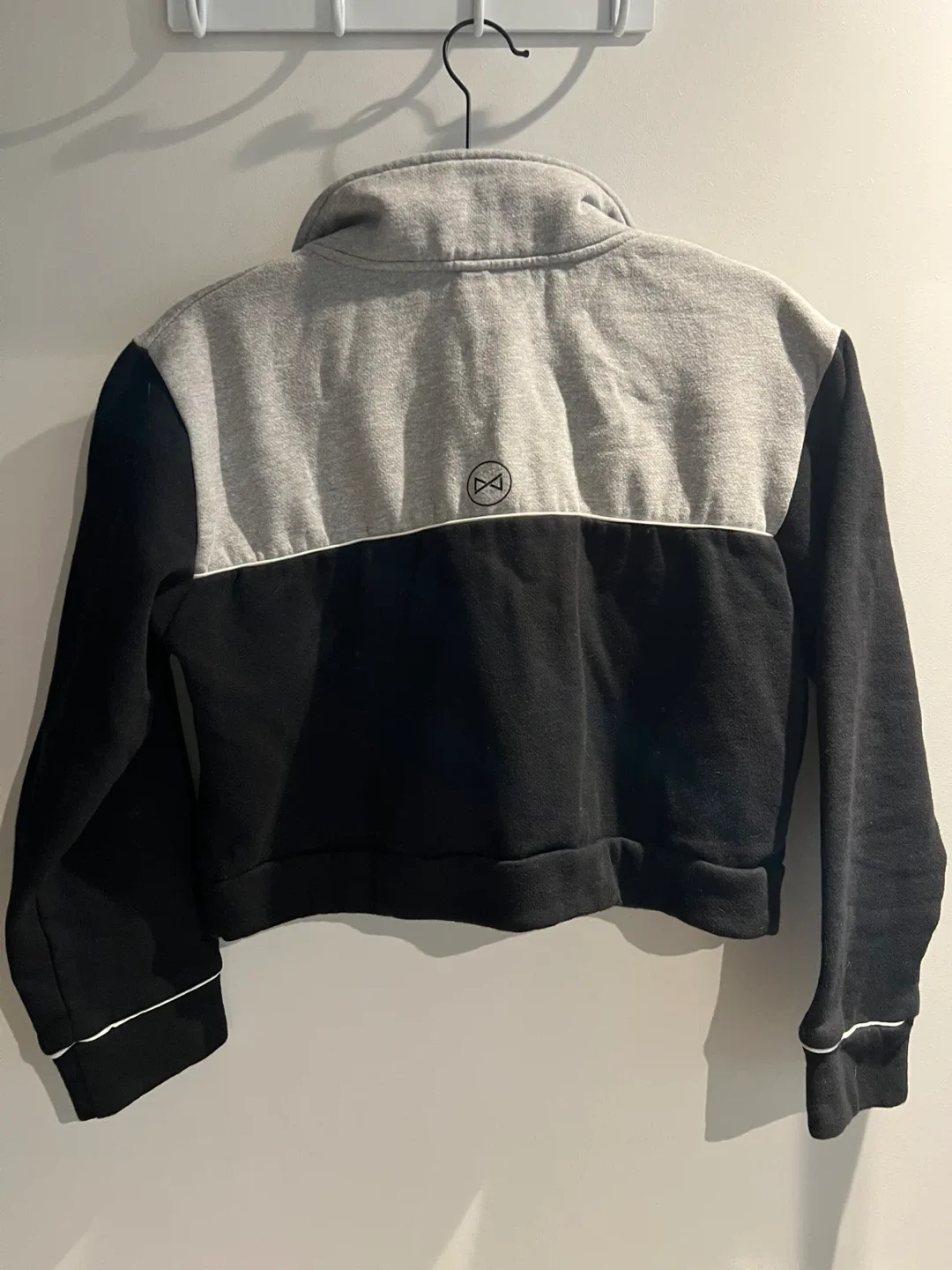 INO Colour Block Cropped Pullover - Size Small image indicator(3)