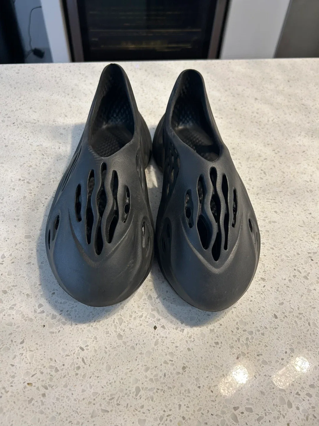 Yeezy Foam Runner Onyx image indicator(2)