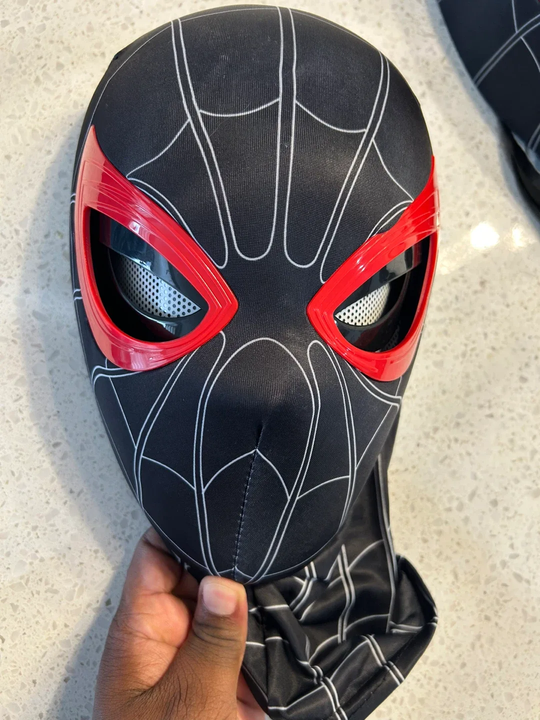 2X Spider-Man Mask - Black & Red image indicator(2)