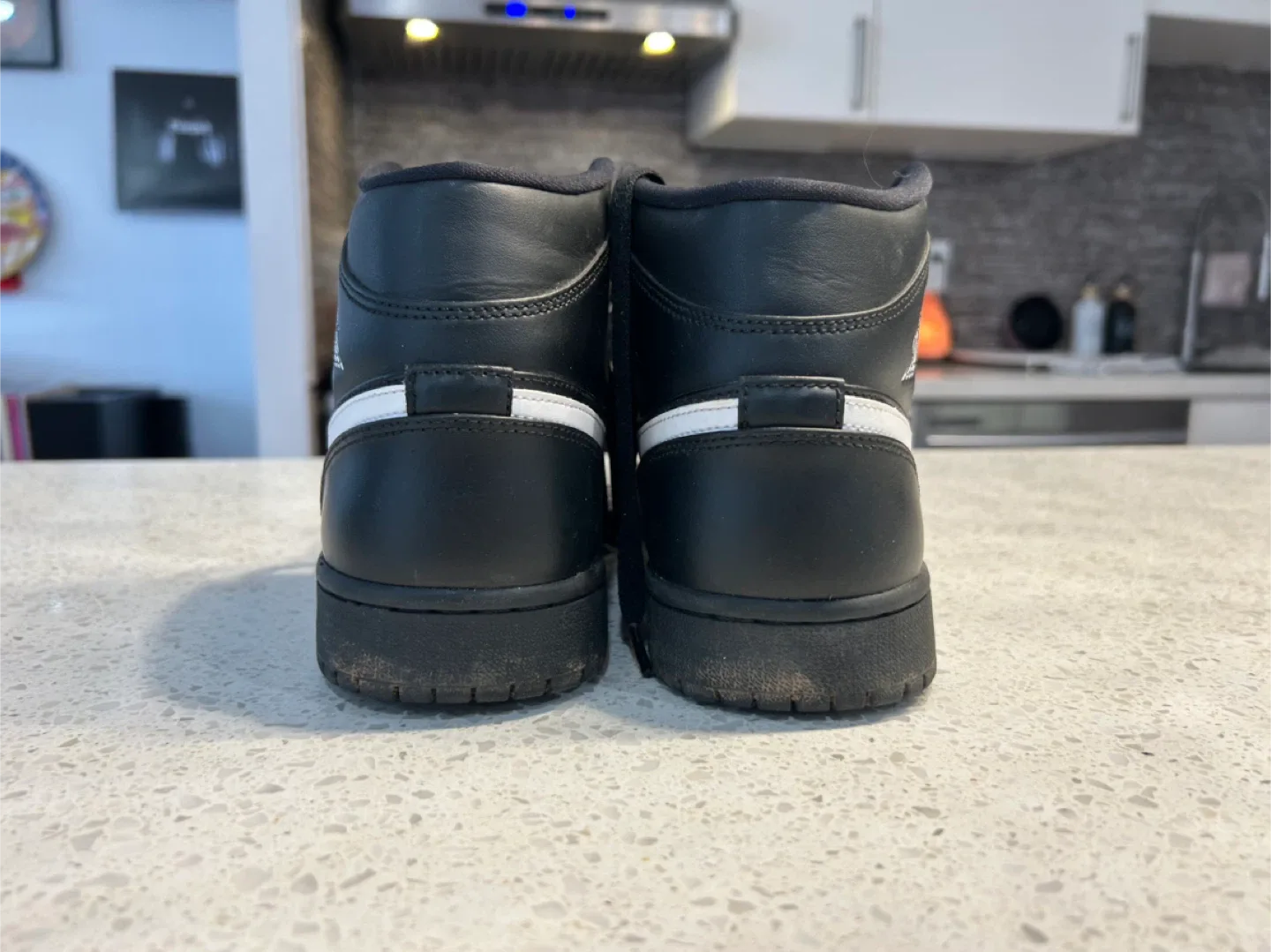 Air Jordan 1 Mid Black/White, Size 9 image indicator(2)