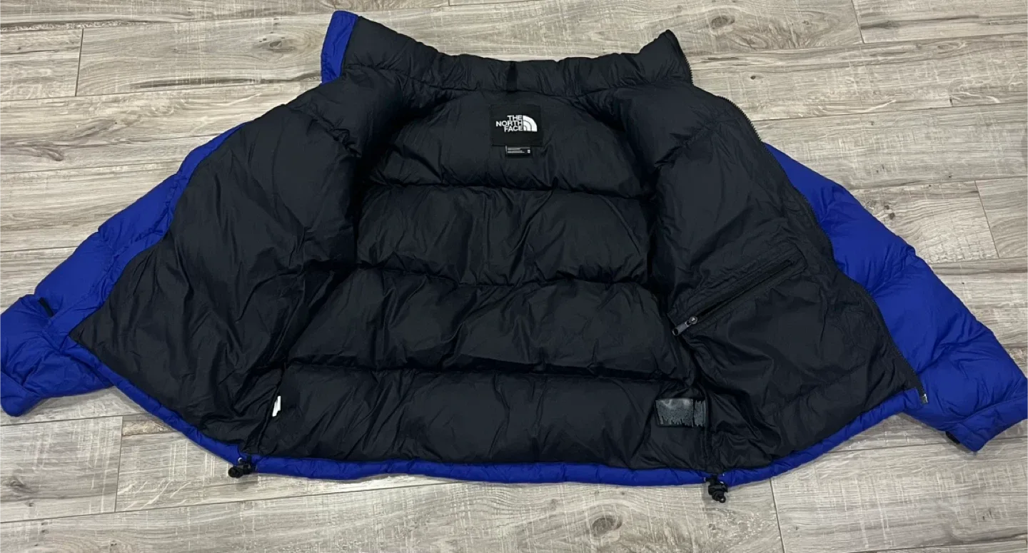 The North Face Puffer Jacket - Size M image indicator(3)