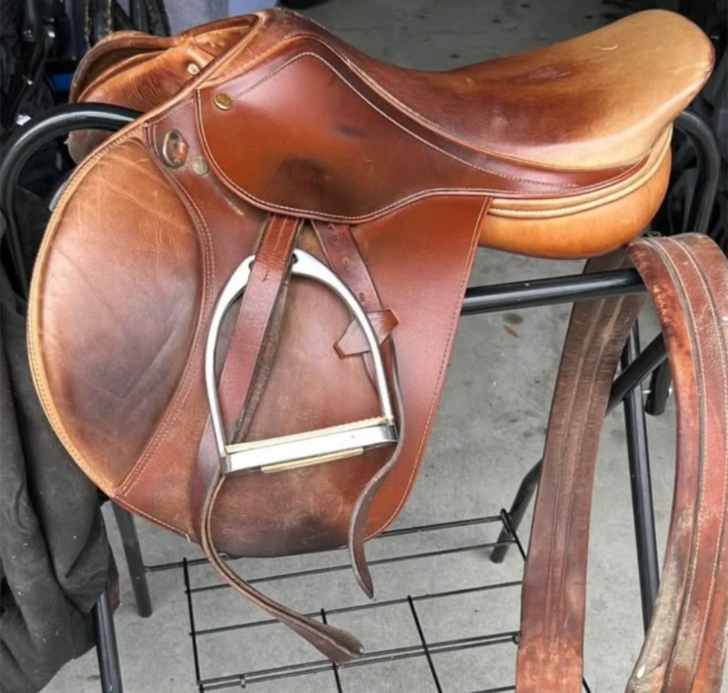 Henri de Rivel Leather Saddle image indicator(2)