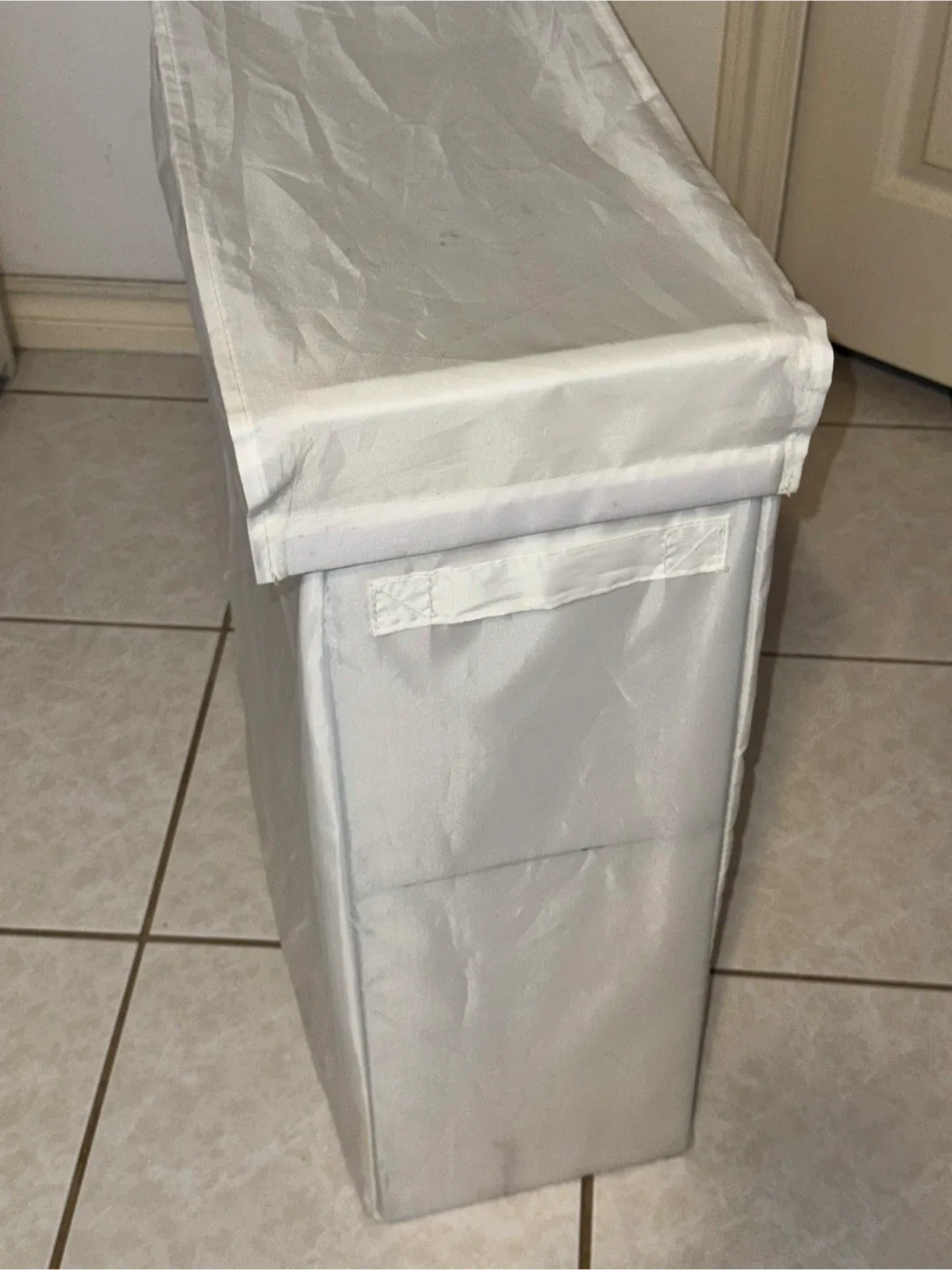 White Laundry Hamper with Lid thumbnail
