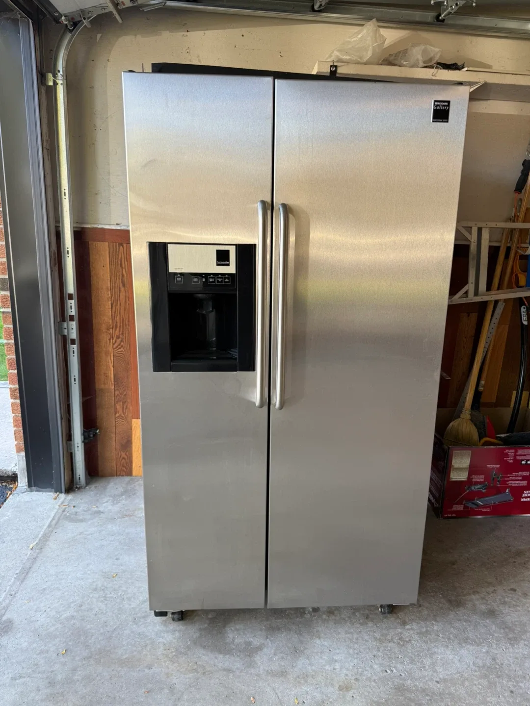 Frigidaire Gallery Professional Series Refrigerator thumbnail