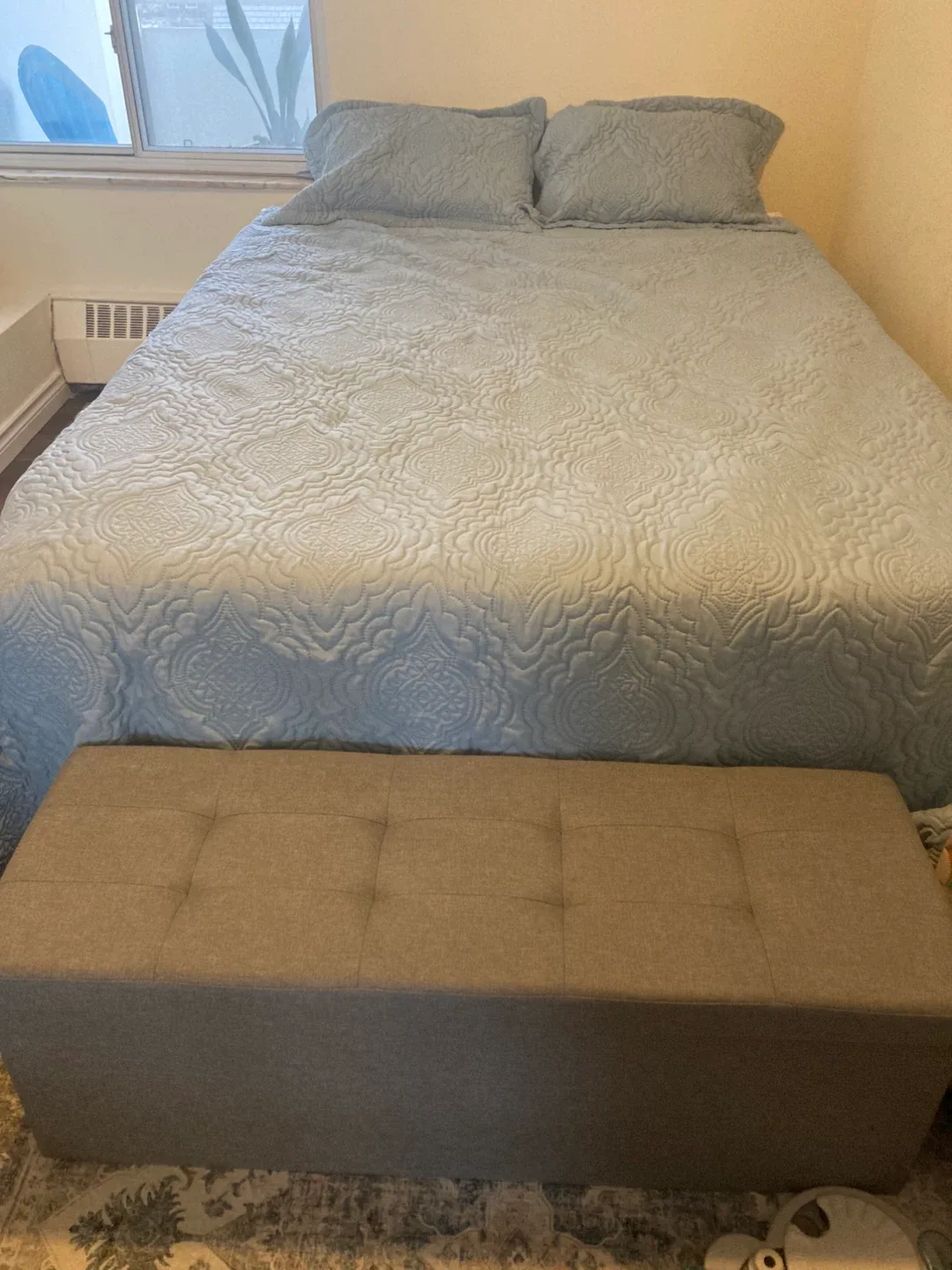 Queen size blue quilt and 2 pillow shams thumbnail