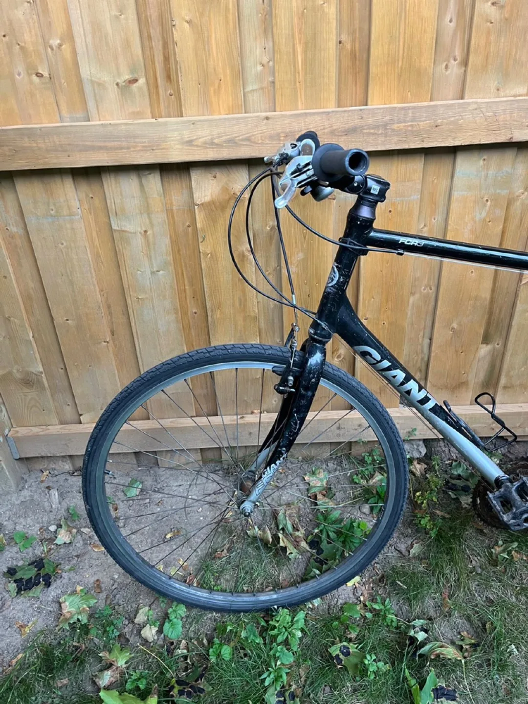 Black & Silver Giant FCR3 Hybrid Bicycle image indicator(3)