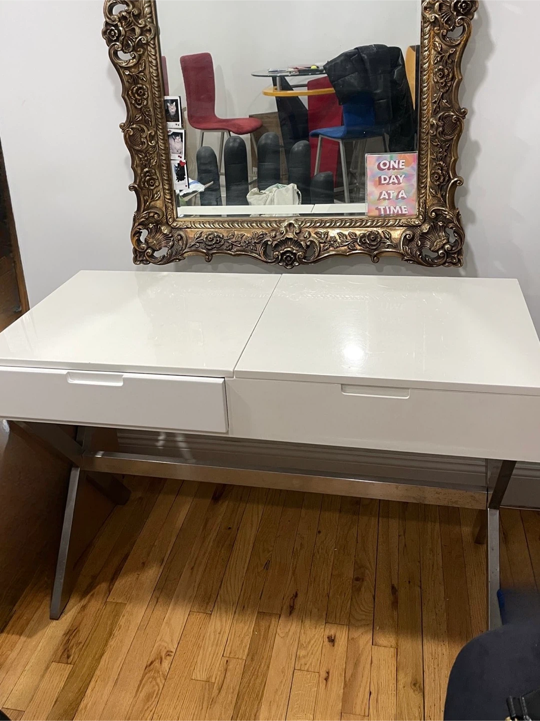 White Vanity Desk with Mirror - photo 2