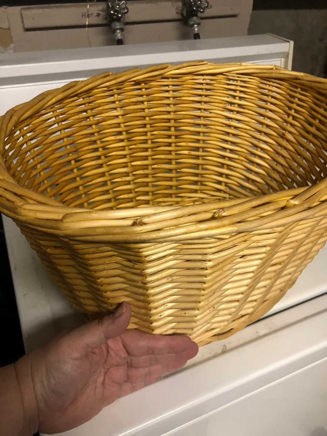 🎄LARGE Wicker Basket, Gift Basket, Blanket Basket etc image indicator(2)