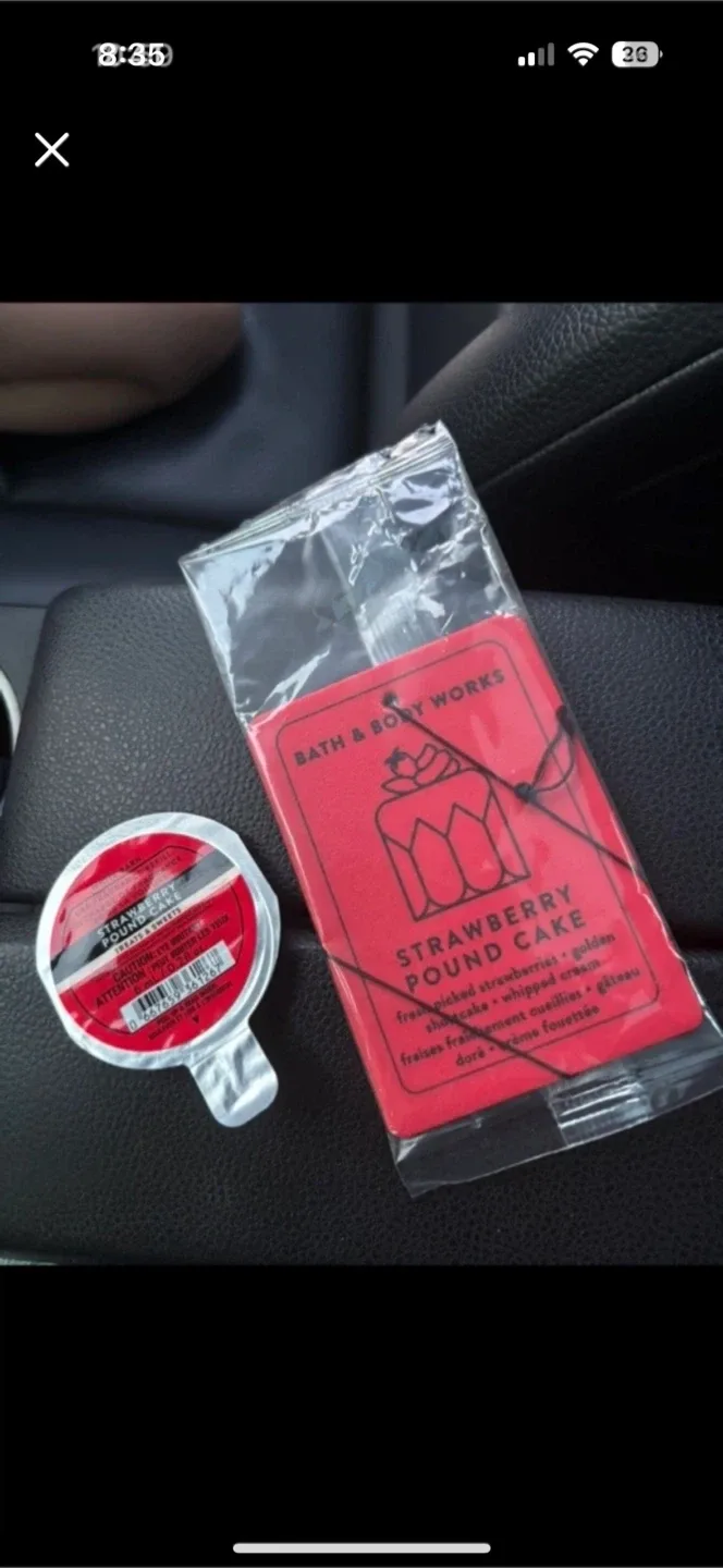 Bath & Body Works Strawberry Pound Cake Car Scent thumbnail