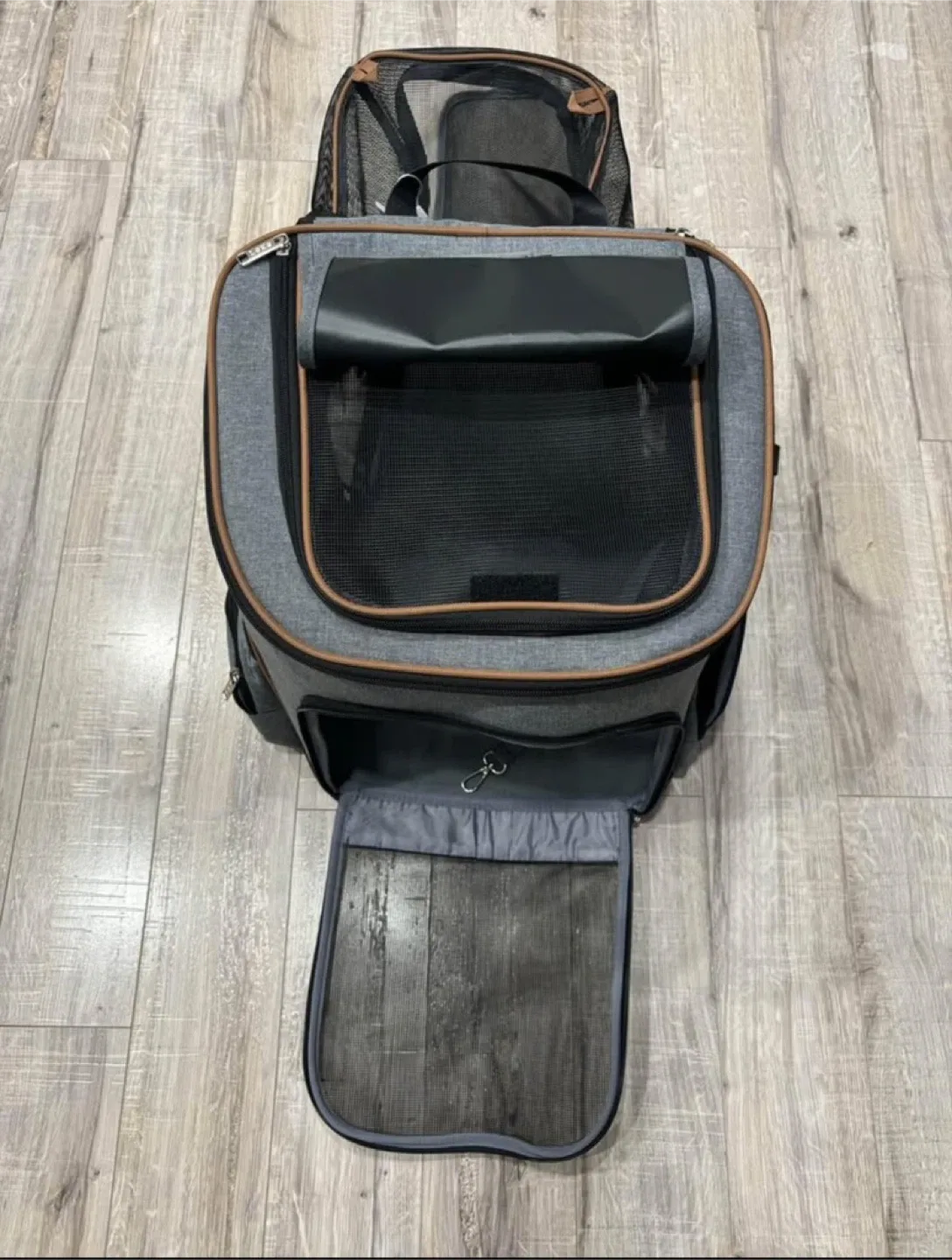 Expandable Pet Carrier Backpack - Grey image indicator(3)