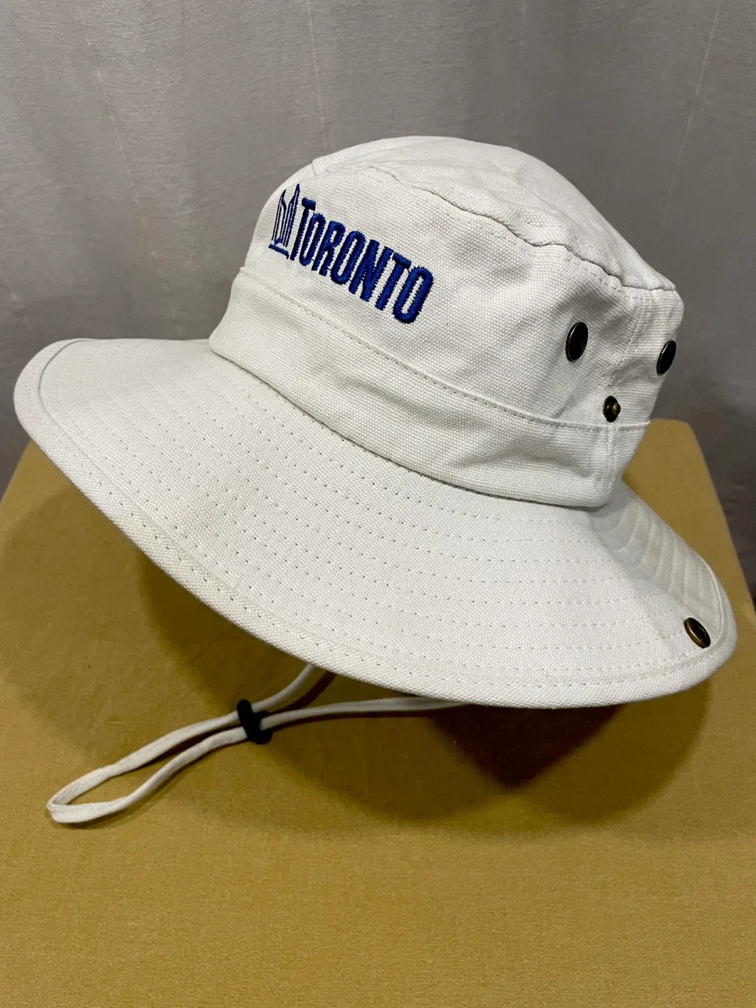 Toronto Bucket Hat - White image indicator(2)