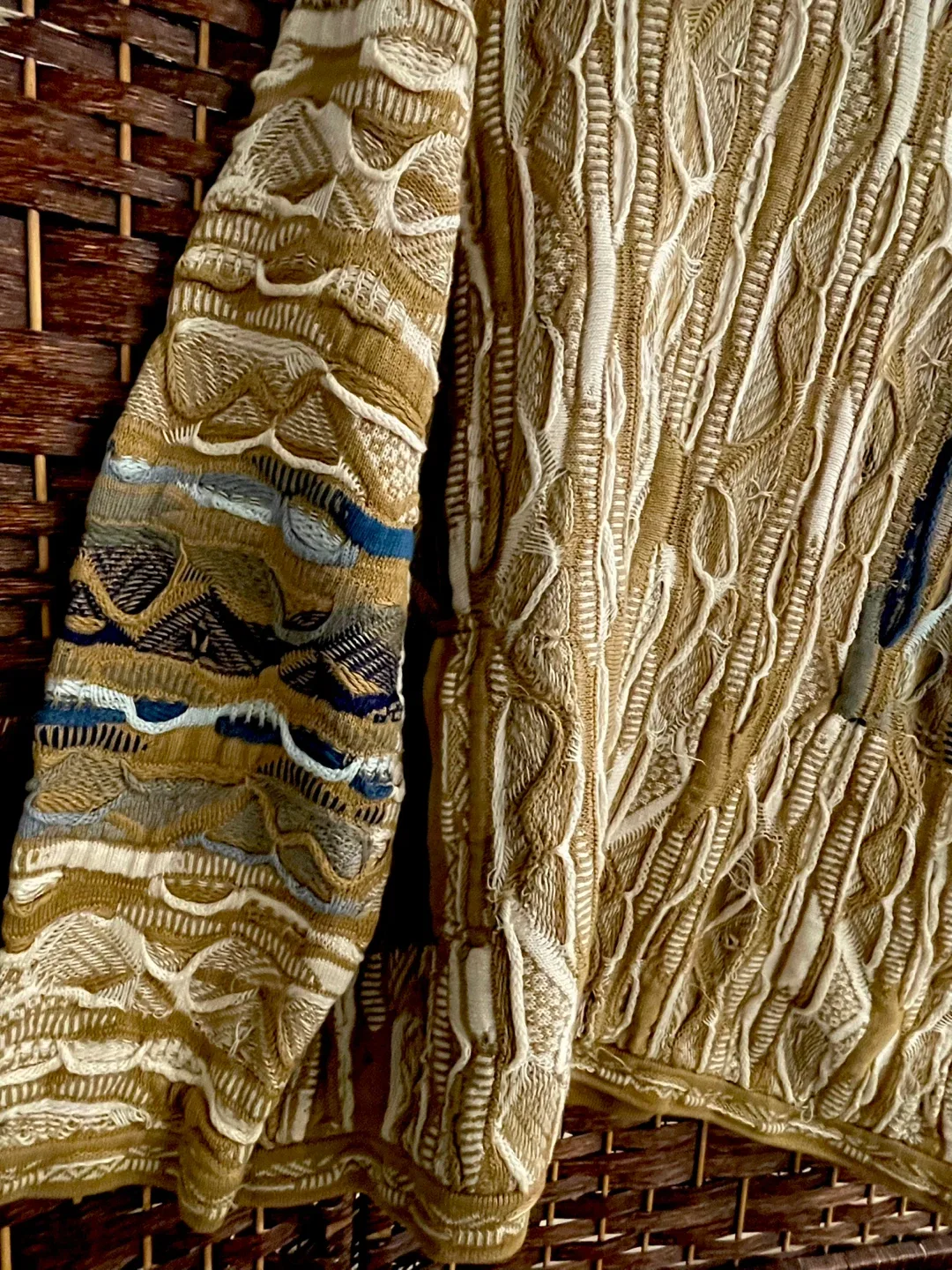 Authentic RARE Vintage Coogi Australia 3D Knit Hoodie – Size XL image indicator(2)