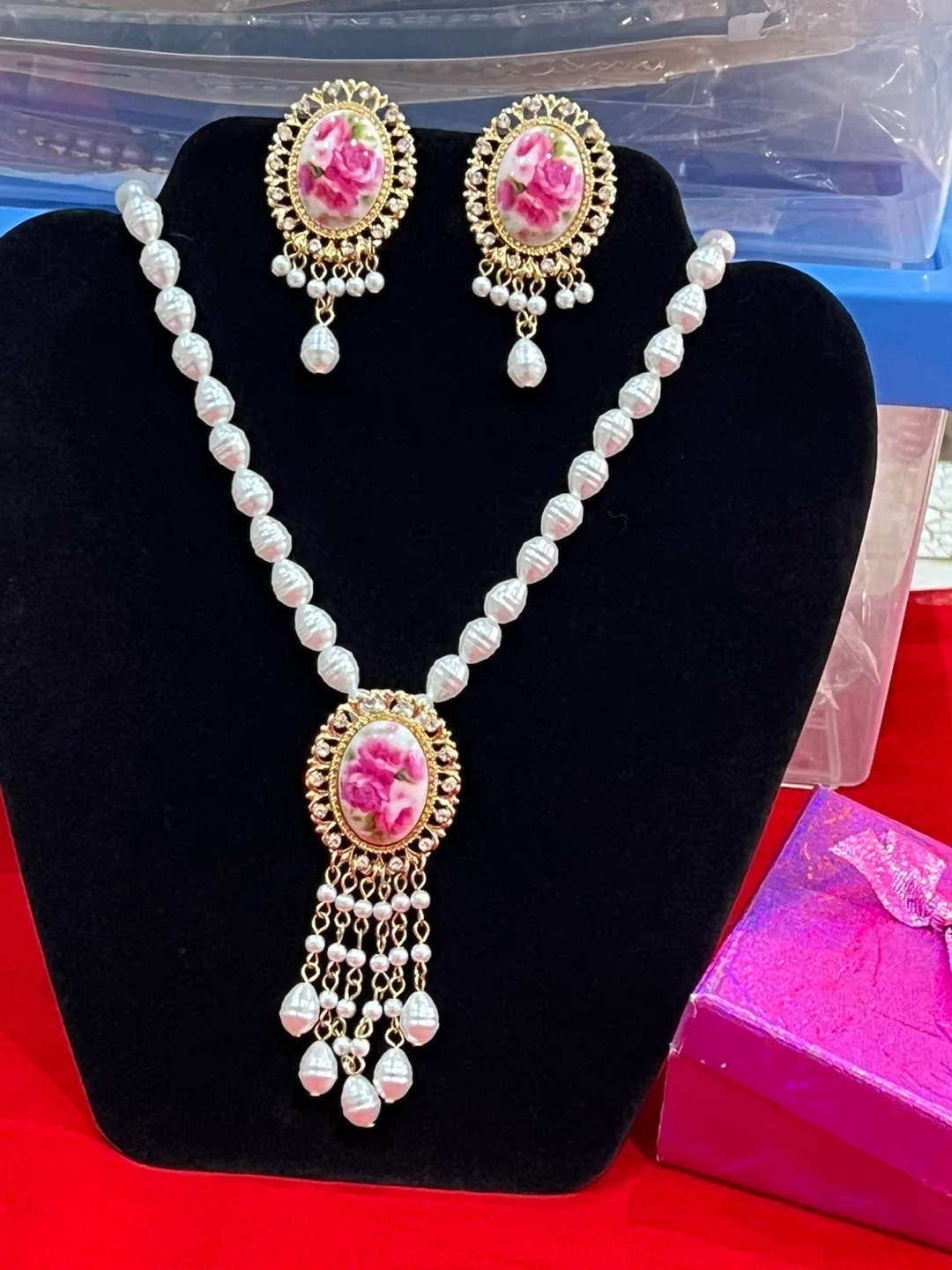 Vintage Style Pearl Necklace & Earring Set image indicator(2)