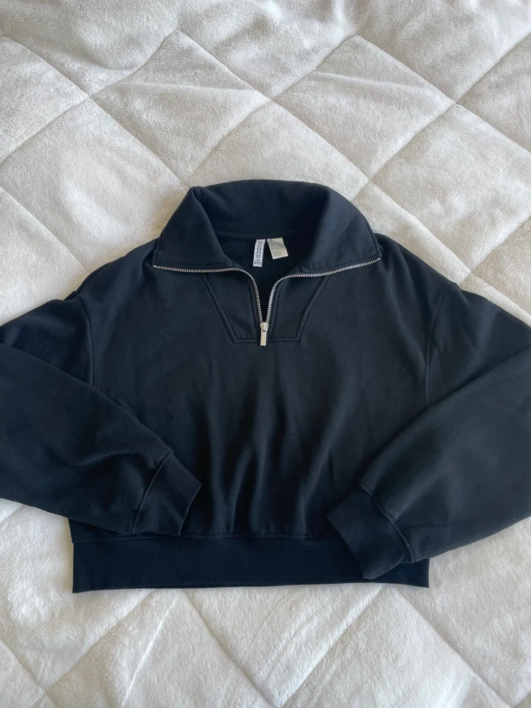 Cropped sweater thumbnail