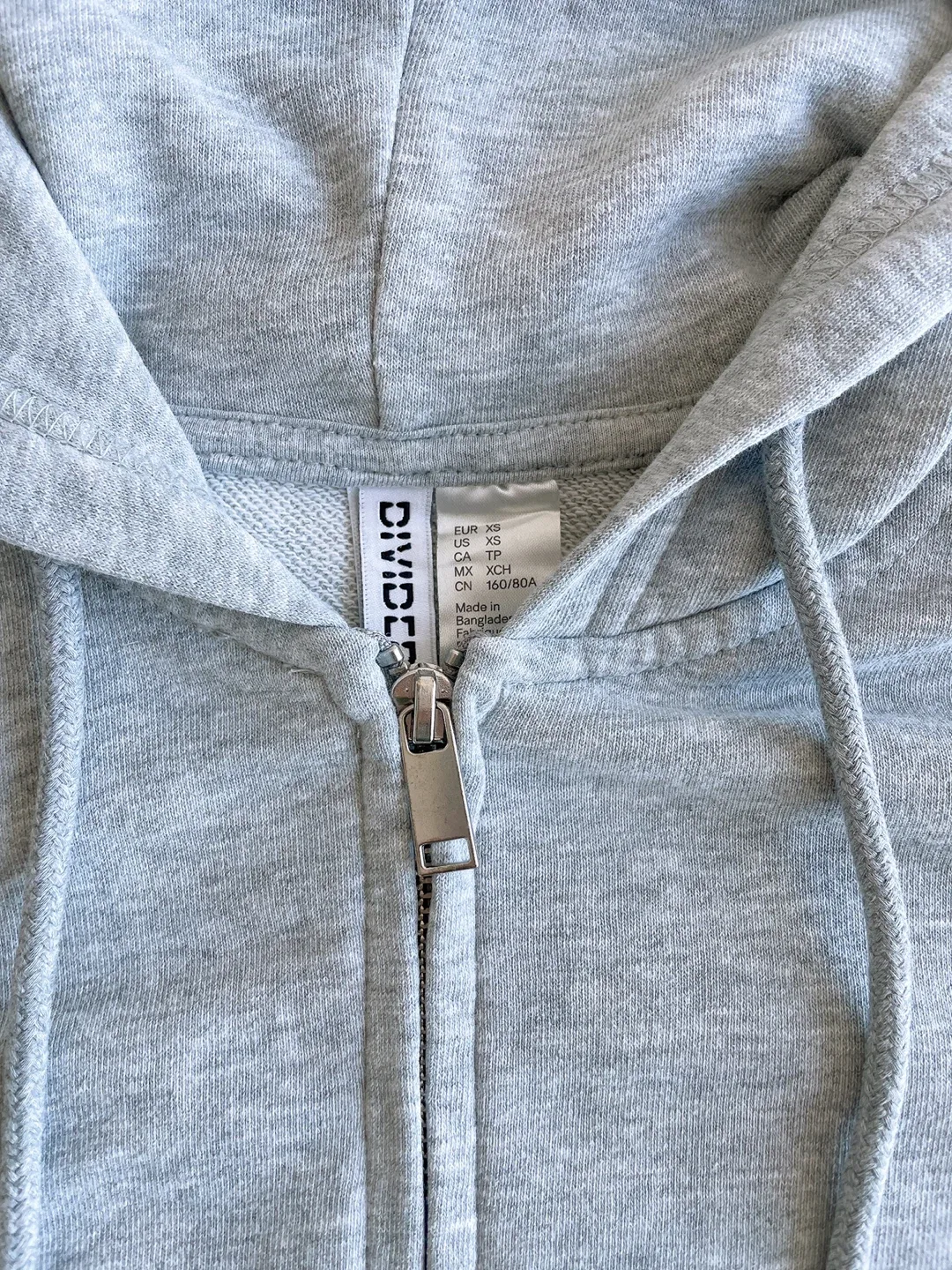 Cropped hoodie zip up image indicator(2)