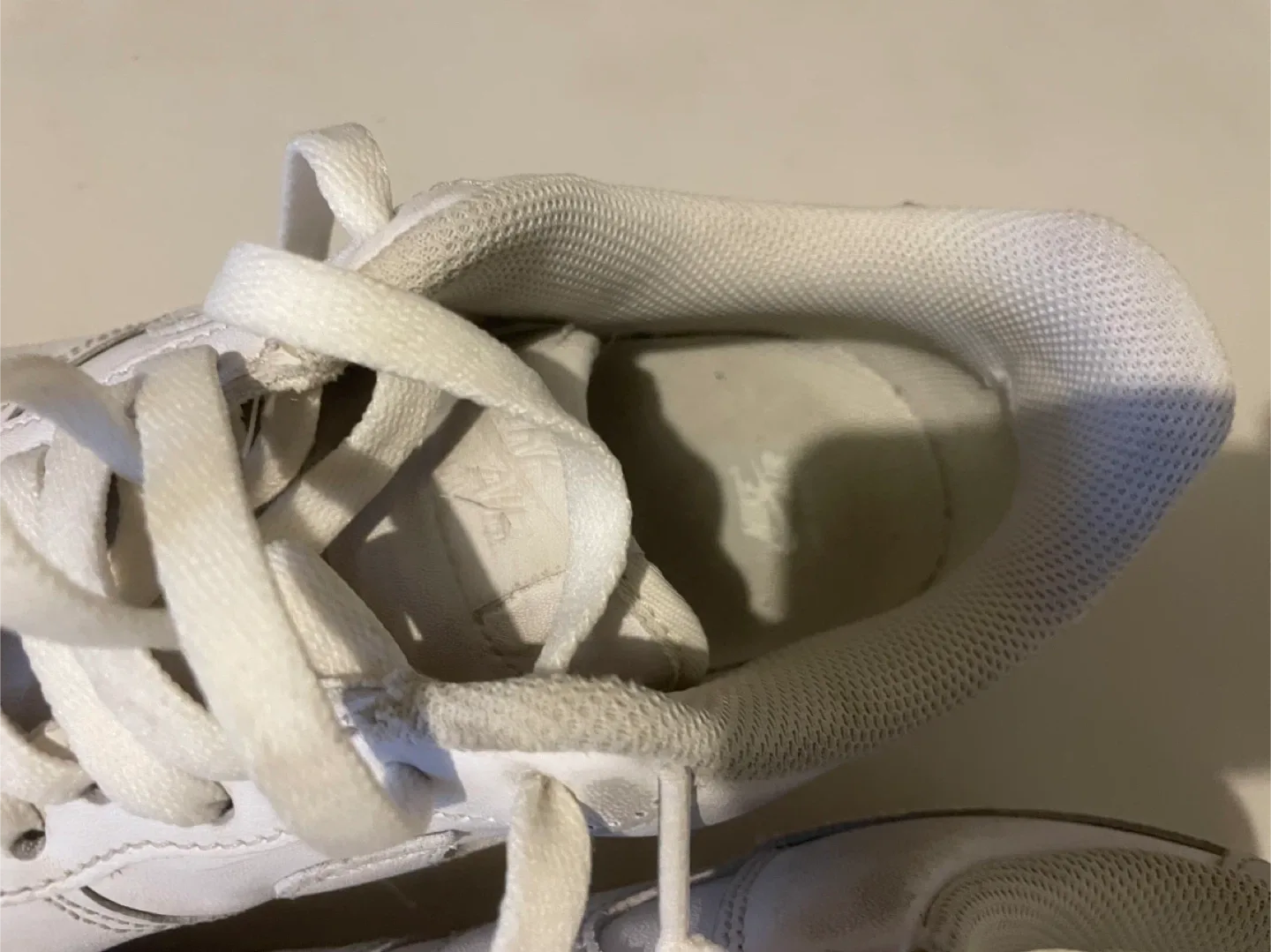 Nike Air Force 1, US 8.5 image indicator(2)