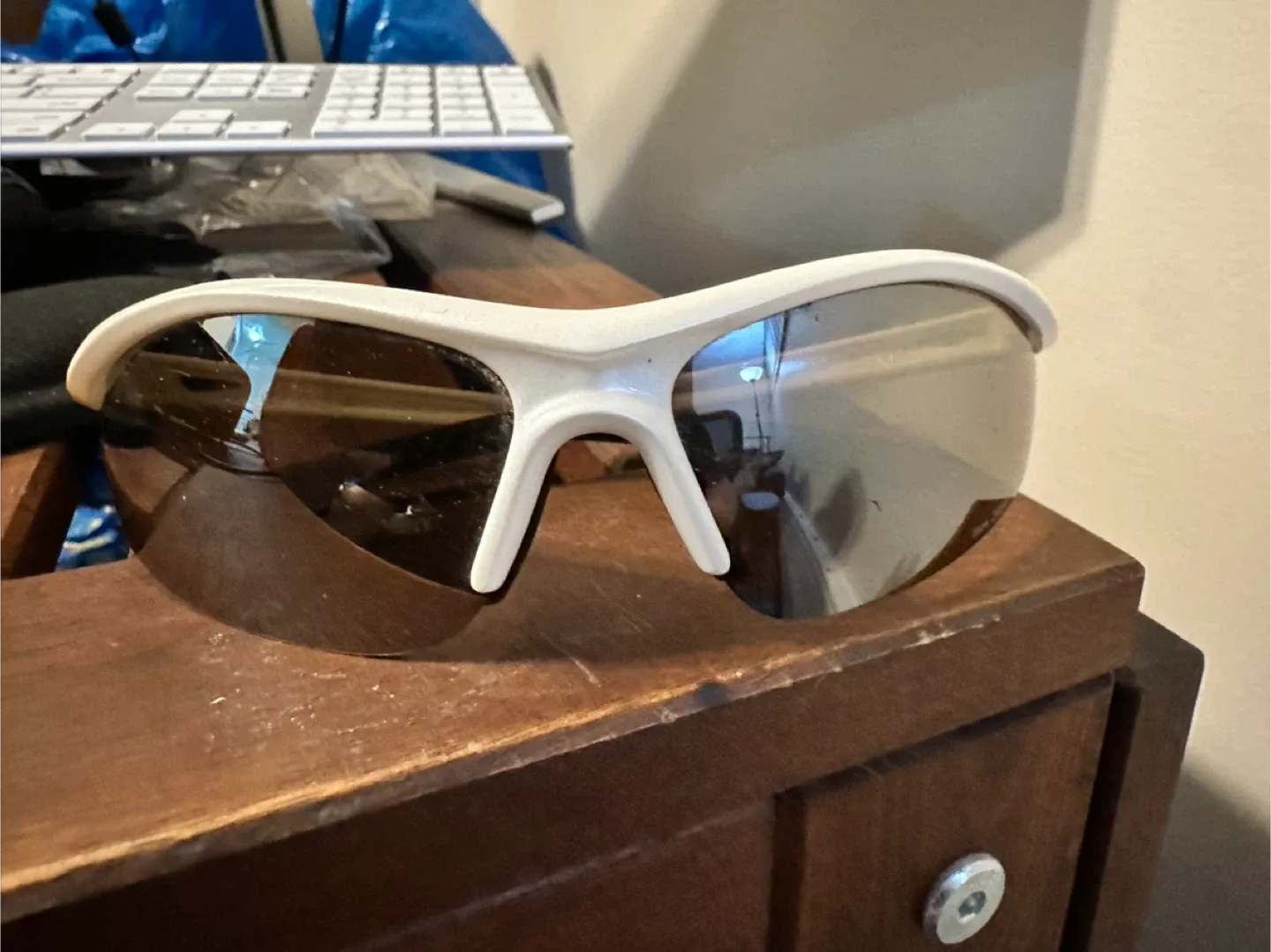 🥕 Shimano White Cycling Sunglasses thumbnail