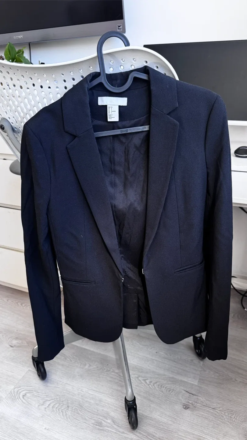 H&M Black Blazer - Size US 4 thumbnail