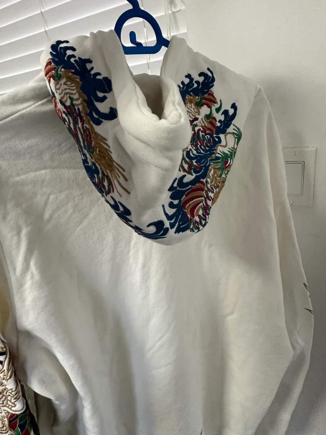 White Dragon Embroidered Hoodie - Size L image indicator(7)