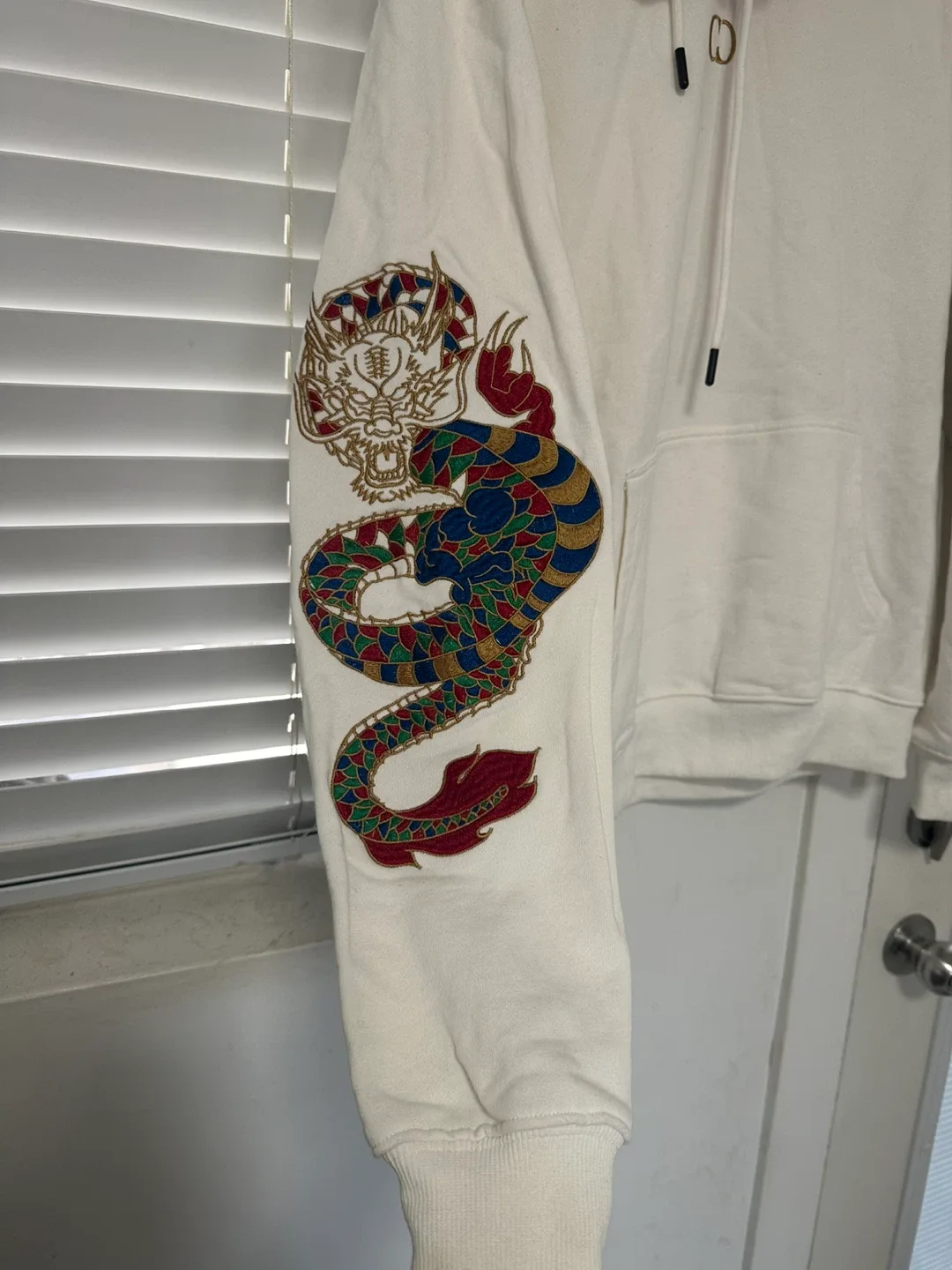 White Dragon Embroidered Hoodie - Size L image indicator(9)