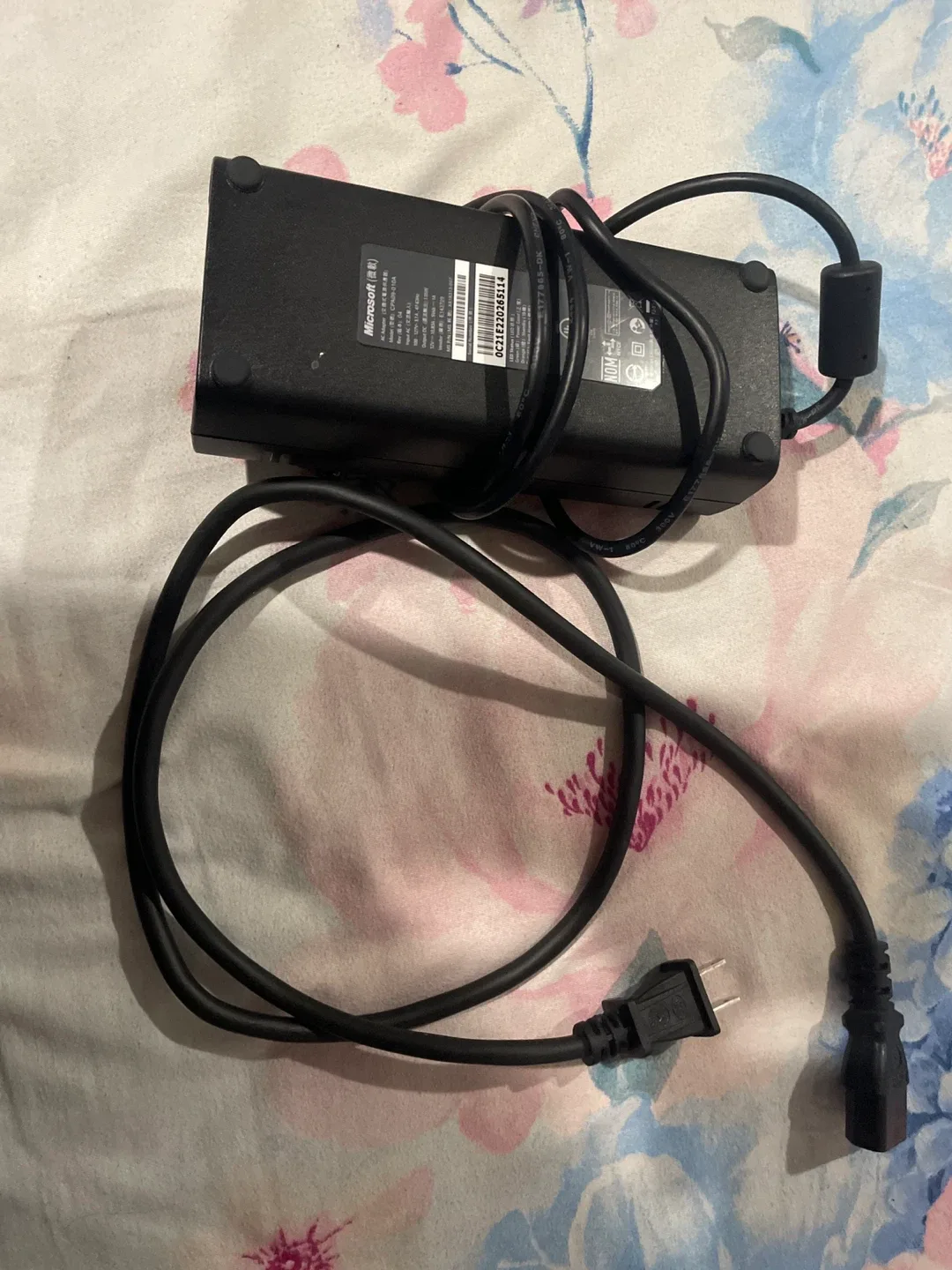 Xbox 360 Console with Games and Controllers image indicator(6)