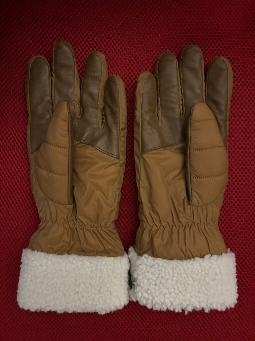 UGG Plush-lined quilted Gloves image indicator(2)