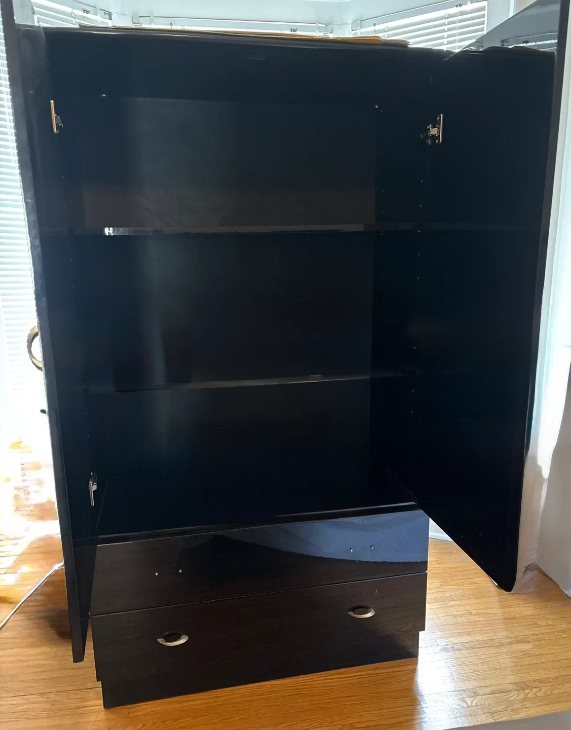 4 piece Italian wood Bedroom set image indicator(2)