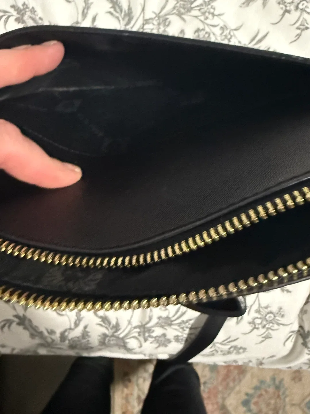 Anne Klein Black Crossbody Bag image indicator(4)