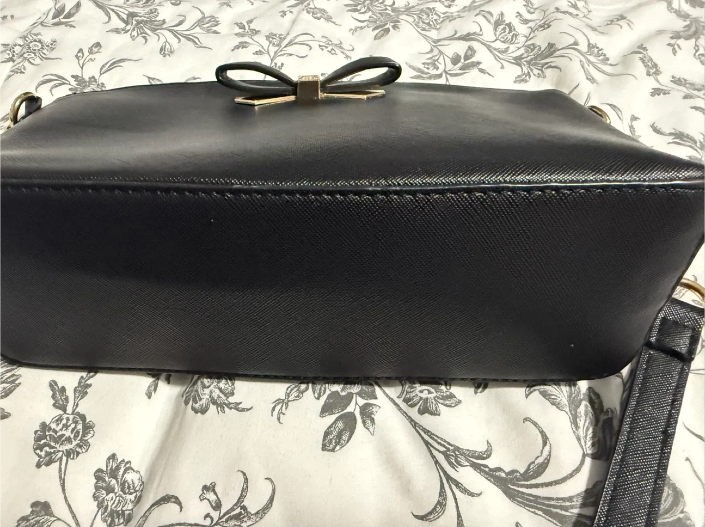 Anne Klein Black Crossbody Bag image indicator(5)