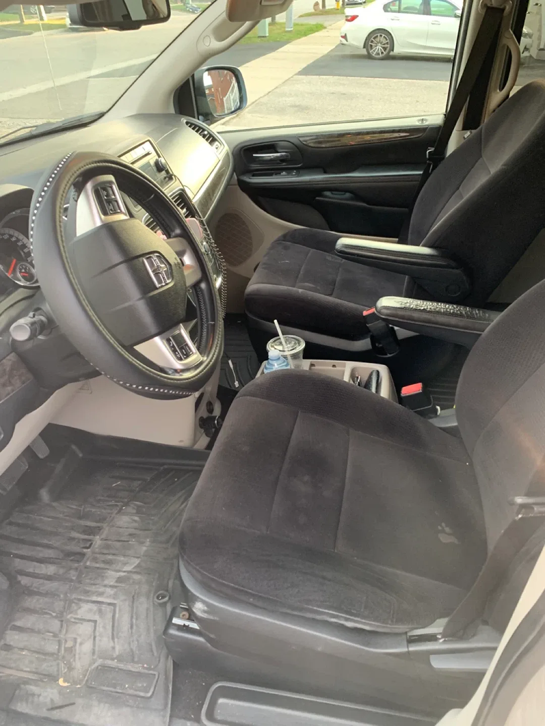 Silver Dodge Grand Caravan image indicator(9)