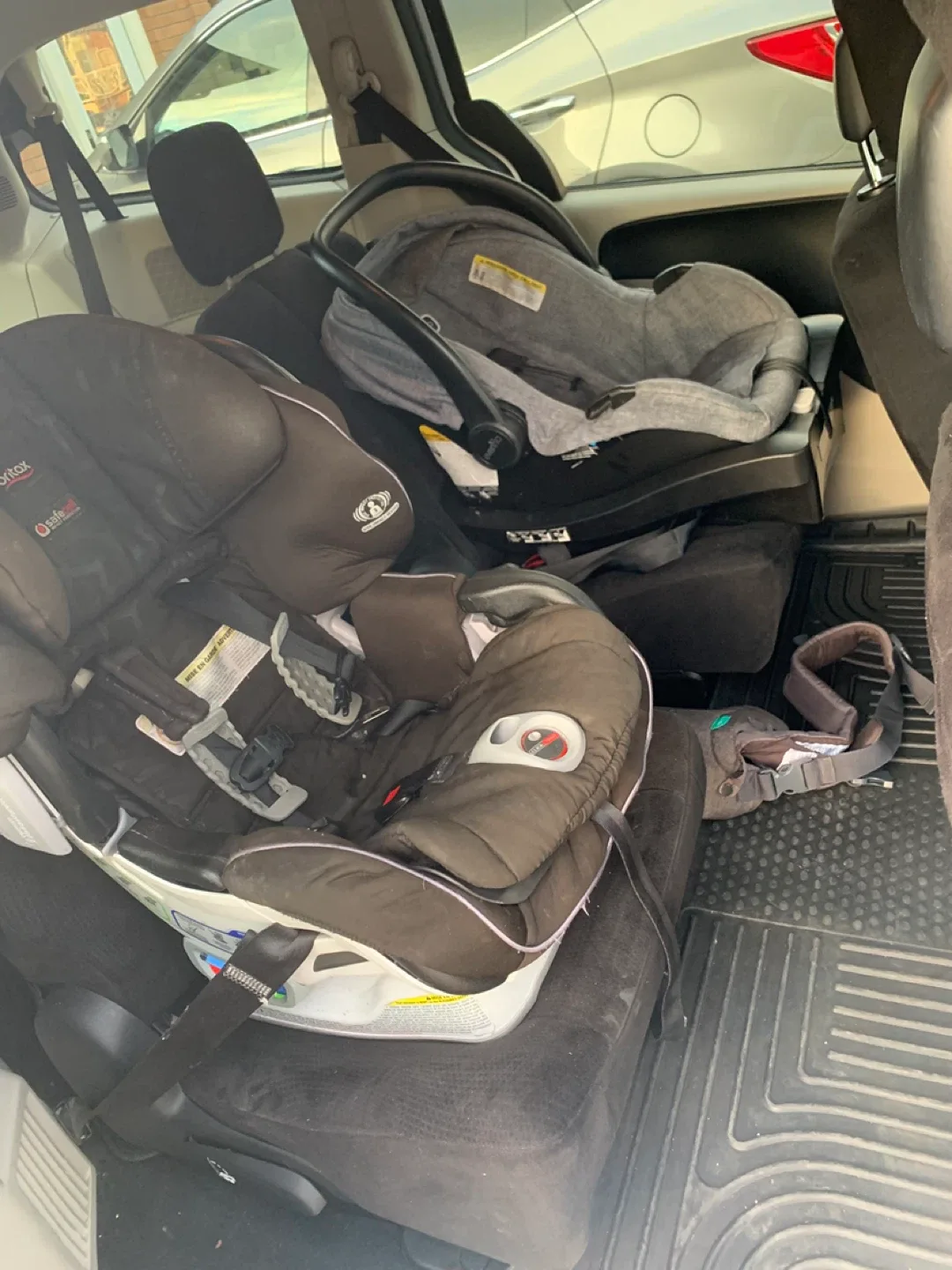 Silver Dodge Grand Caravan image indicator(8)