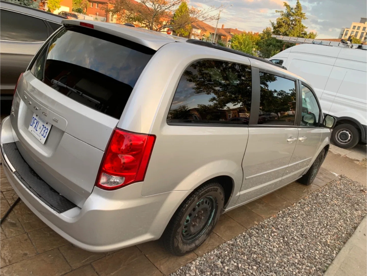 Silver Dodge Grand Caravan image indicator(2)