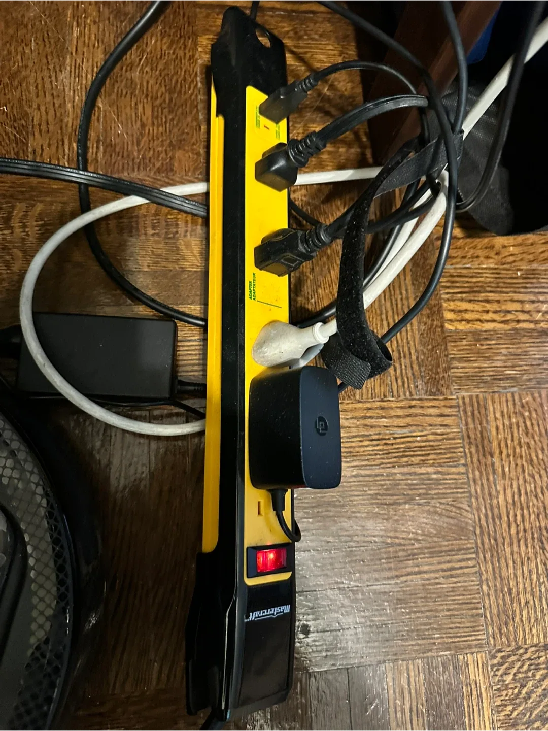 🥕 Mastercraft 6-Outlet Workshop Power Bar image indicator(3)