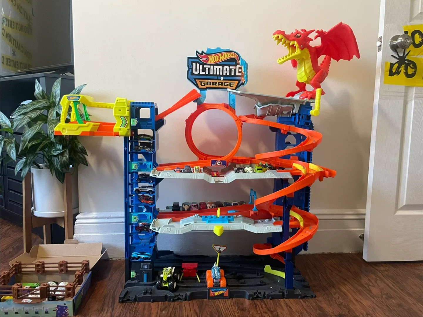 Hot Wheels Ultimate Garage Playset image indicator(2)