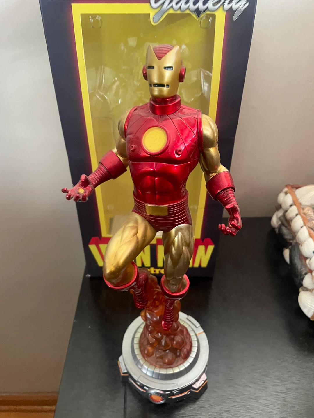Diamond Select Iron Man Retro Gallery Statue with extra - photo 2