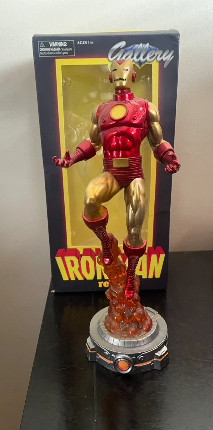 Diamond Select Iron Man Retro Gallery Statue with extra